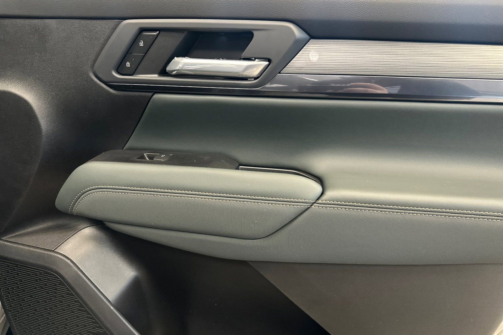 New 2026 GMC Terrain AT4 w/ Convenience Package III AWD/4WD image 18