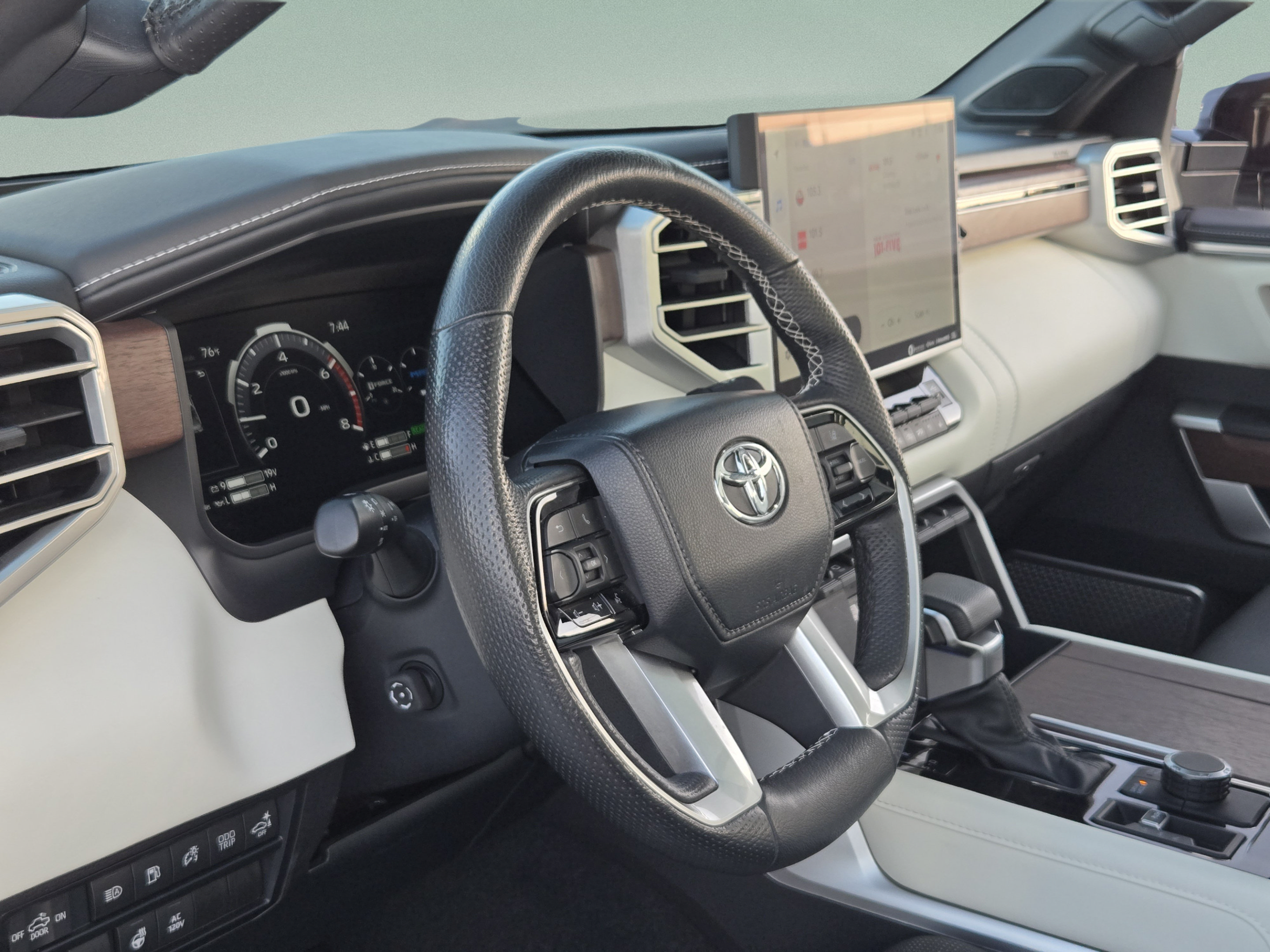 Used 2024 Toyota Tundra Capstone AWD/4WD image 13