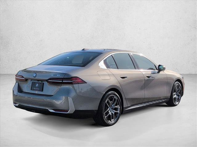 Used 2025 BMW i5 eDrive40i w/ Premium Package image 5