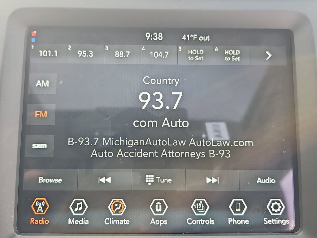 Certified 2022 Jeep Cherokee Latitude w/ Sun & Sound Group AWD/4WD image 21