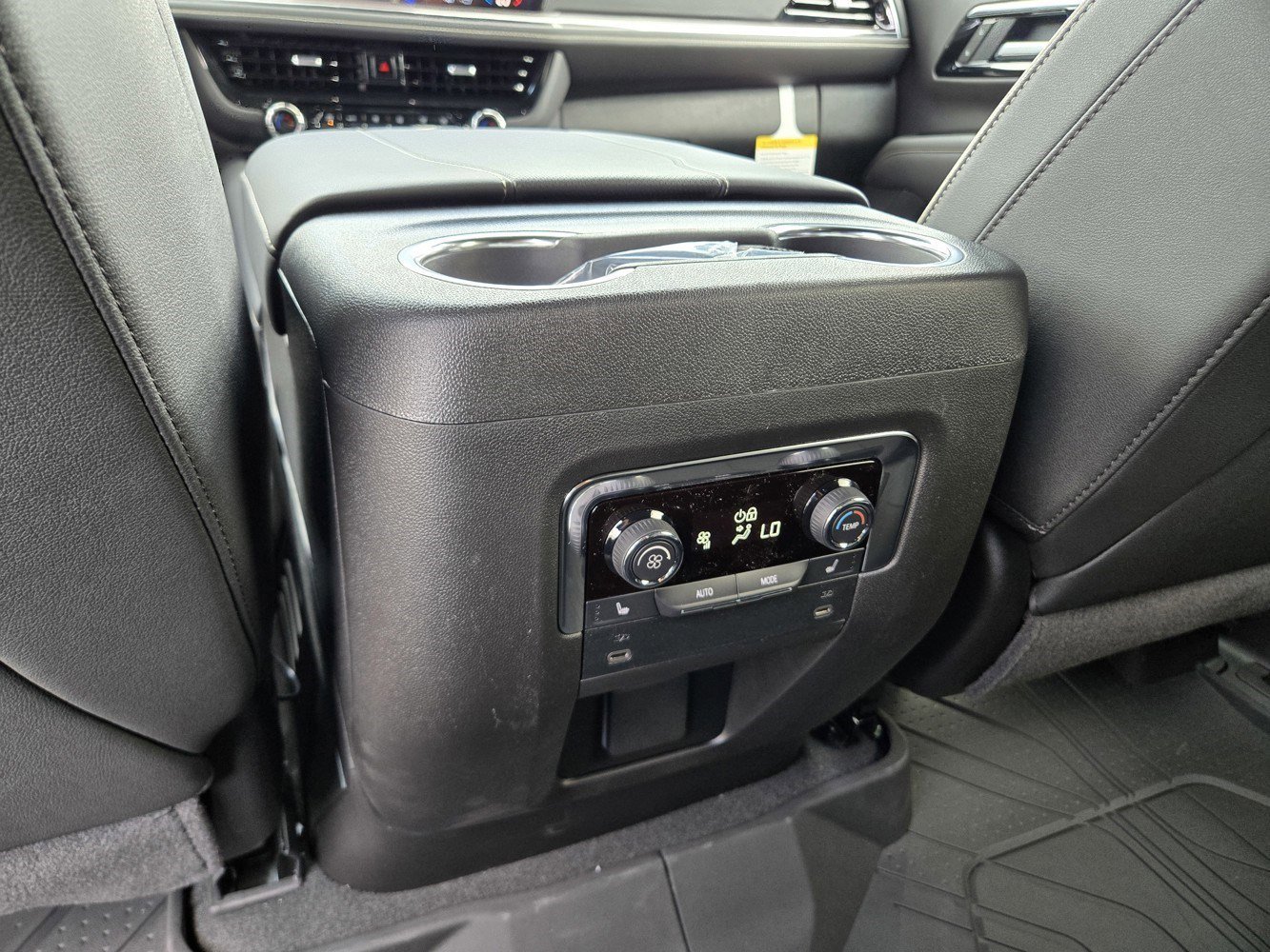 New 2026 Chevrolet Suburban Premier w/ Sun And Tow Package AWD/4WD image 19