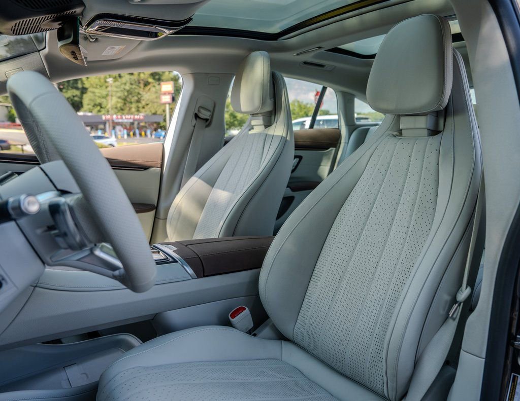 Used 2023 Mercedes-Benz EQS 580 4MATIC Sedan image 18