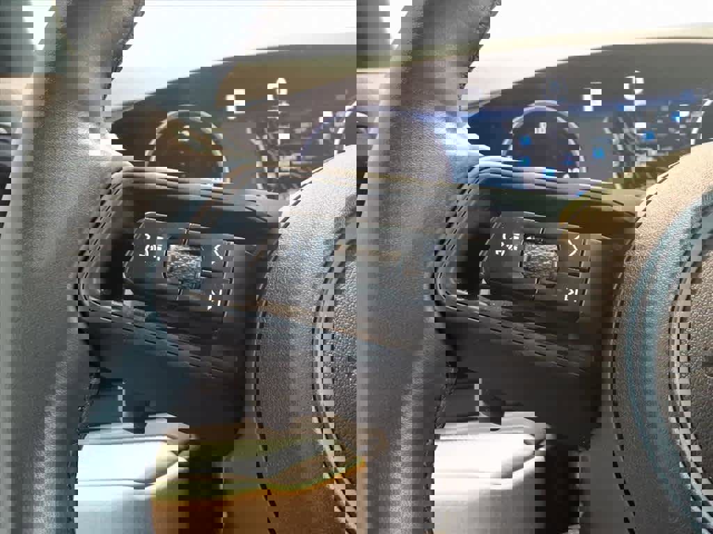 Used 2025 Porsche Cayenne E-Hybrid image 15