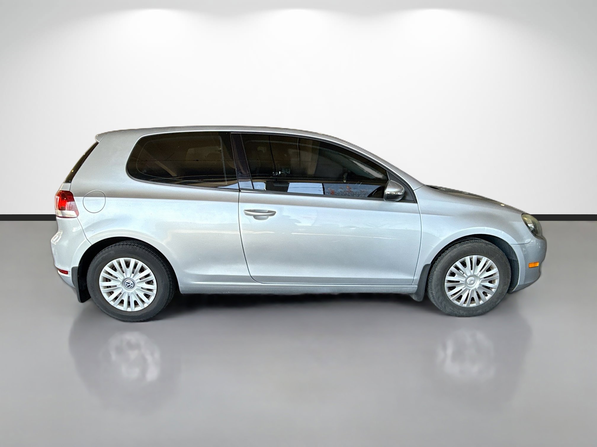 Used 2010 Volkswagen Golf 2-Door image 6