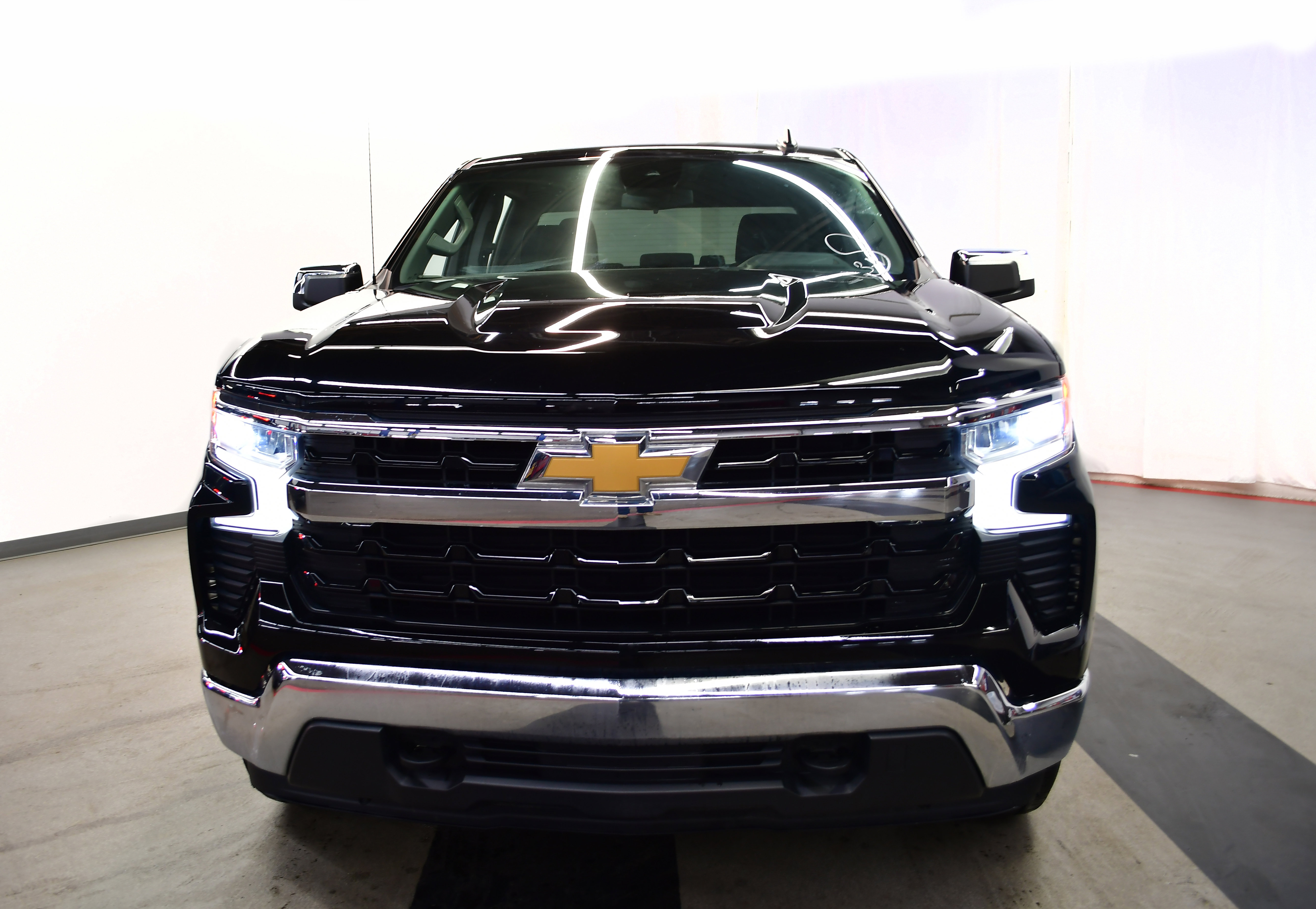 Used 2023 RAM 1500 Classic SLT w/ Trailer & Traction Group image 3