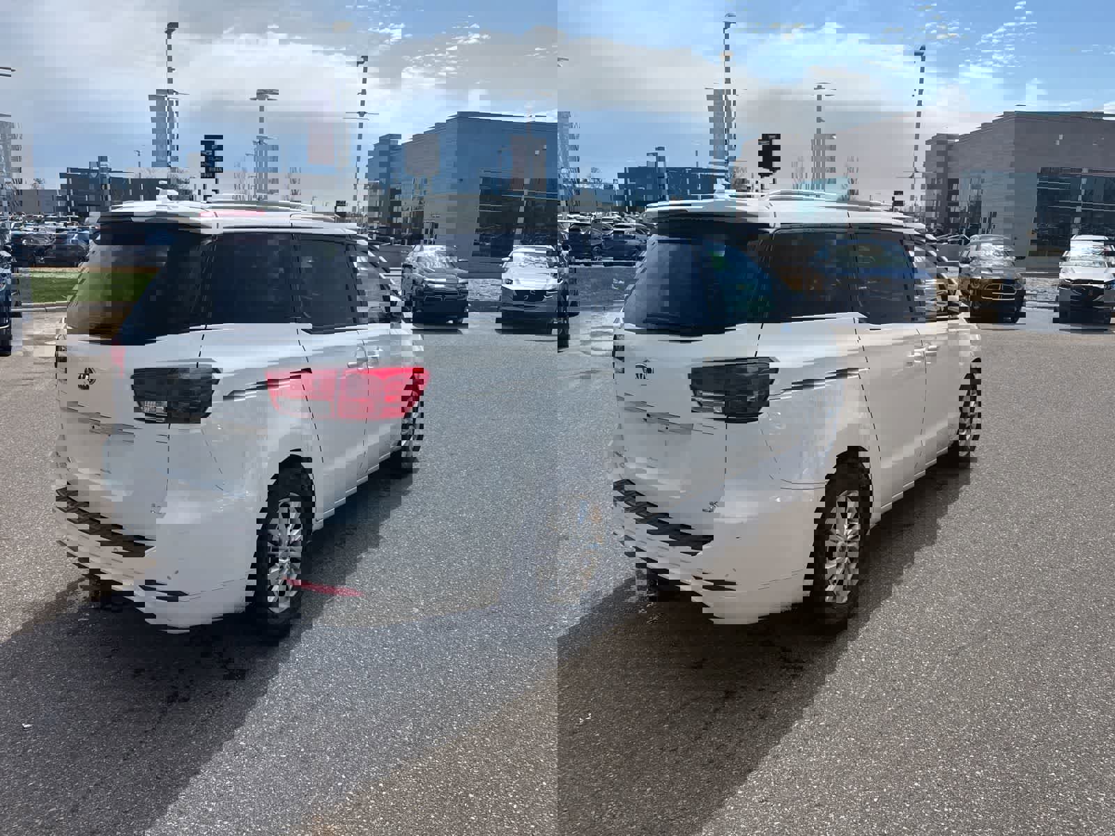 Used 2015 Kia Sedona LX image 5