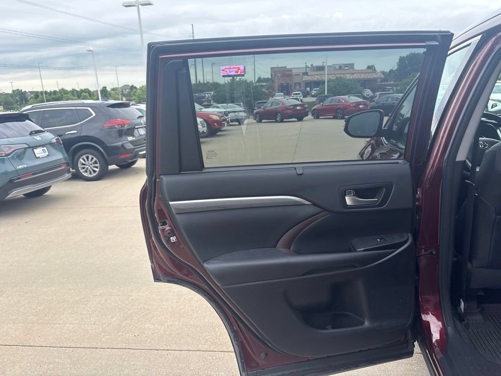 Used 2018 Toyota Highlander Limited w/ Protection Package #3 AWD/4WD image 39