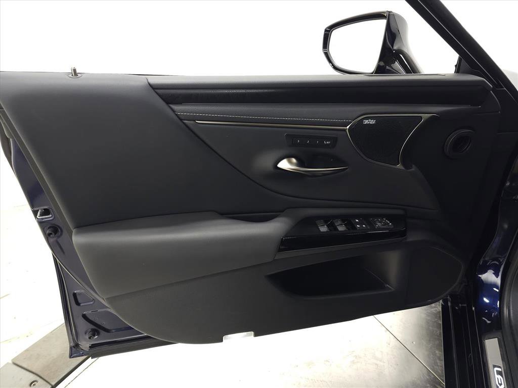 Used 2025 Lexus ES 350 w/ Luxury Package image 14