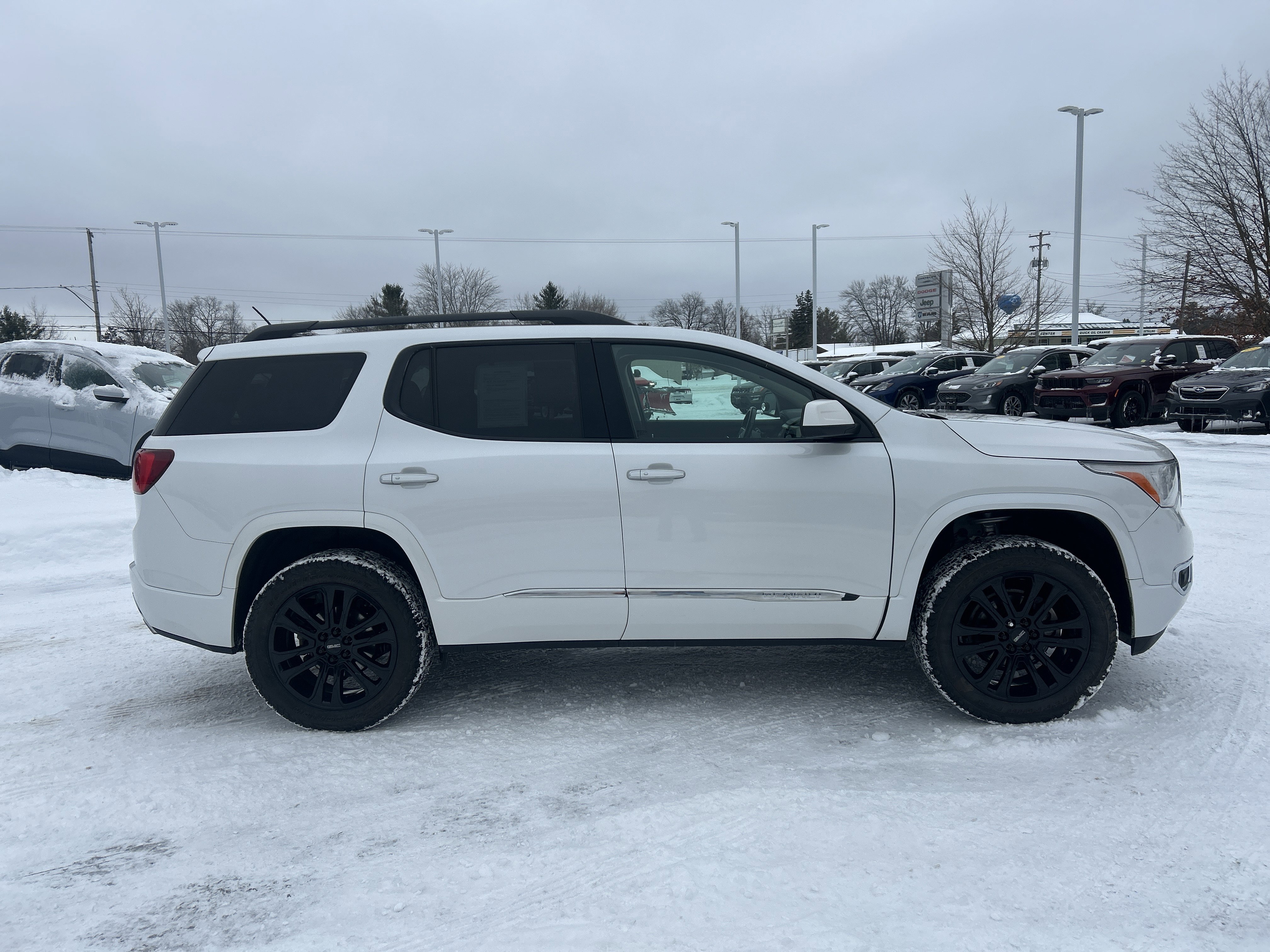 Used 2019 GMC Acadia Denali image 2