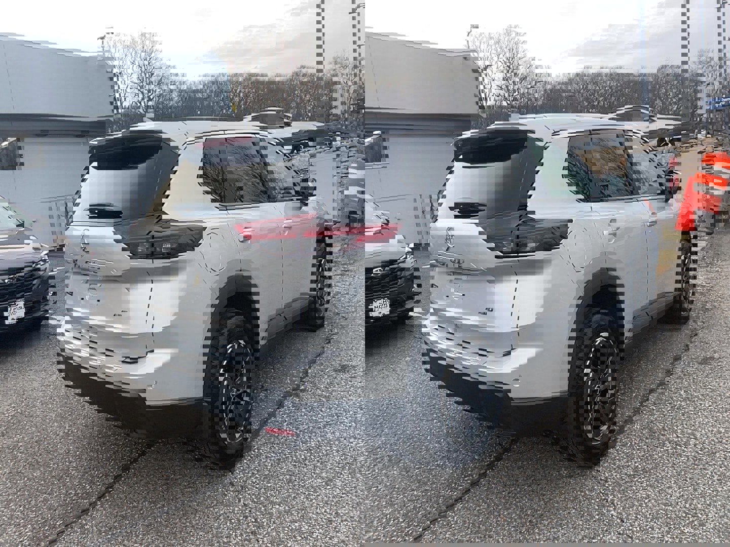 Used 2025 Nissan Rogue SV image 7