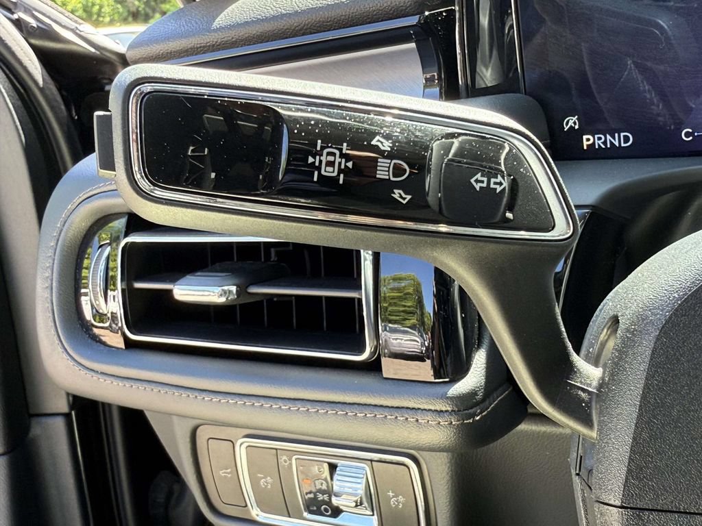 Used 2025 Lincoln Aviator AWD image 26