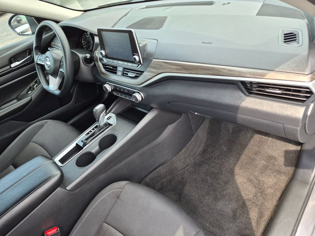 Used 2025 Nissan Altima 2.5 SV FWD image 24