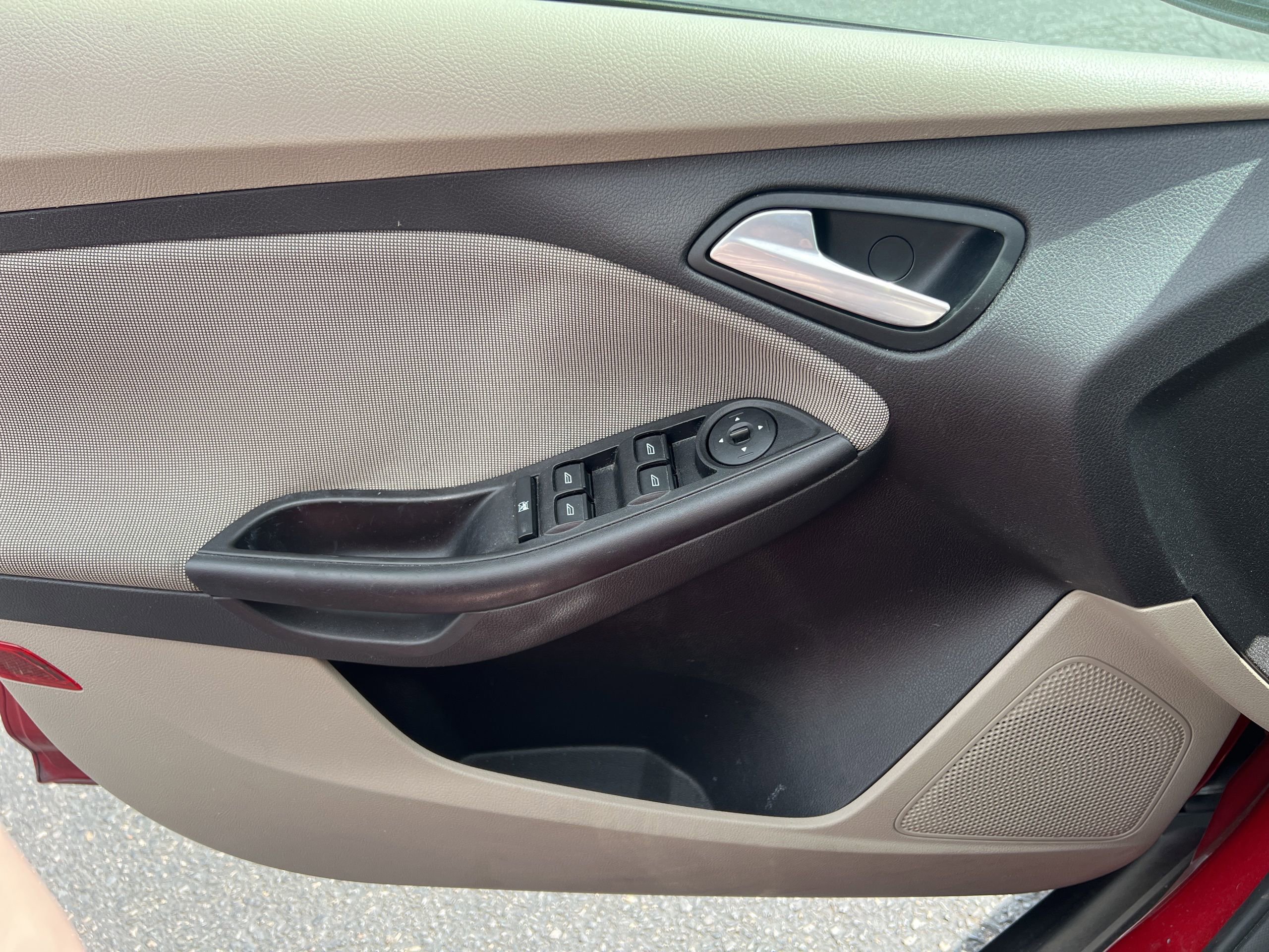 Used 2012 Ford Focus SE image 16