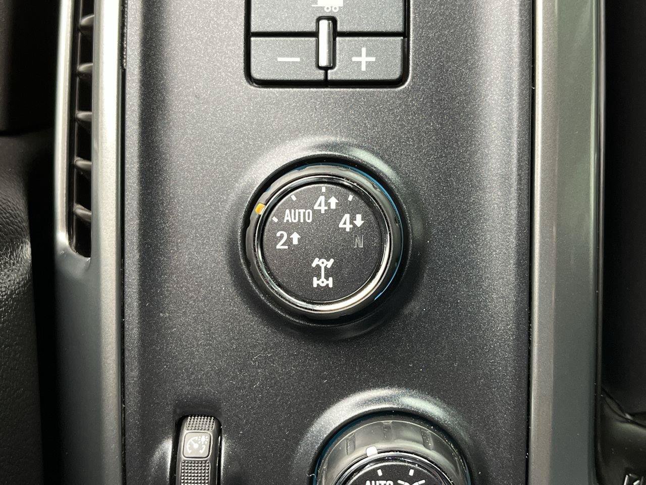 Used 2015 Chevrolet Silverado 1500 LTZ AWD/4WD image 17