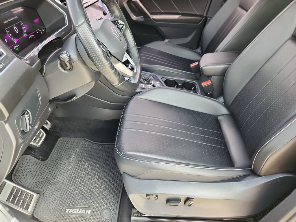 Used 2023 Volkswagen Tiguan SE R-Line AWD/4WD image 7