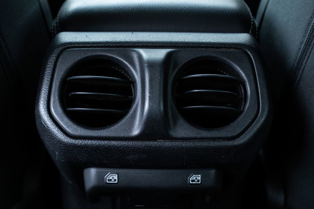 Used 2022 Jeep Wrangler Unlimited Sahara image 34