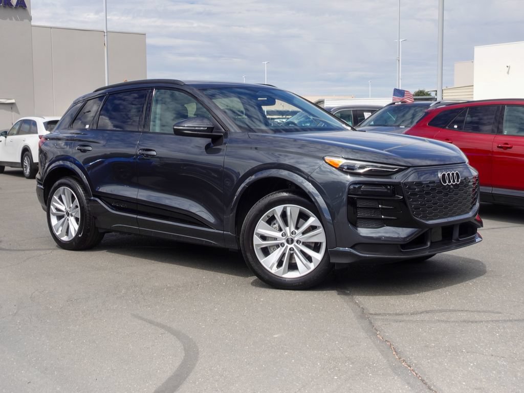 Used 2025 Audi Q6 e-tron Premium w/ Convenience Package RWD image 4