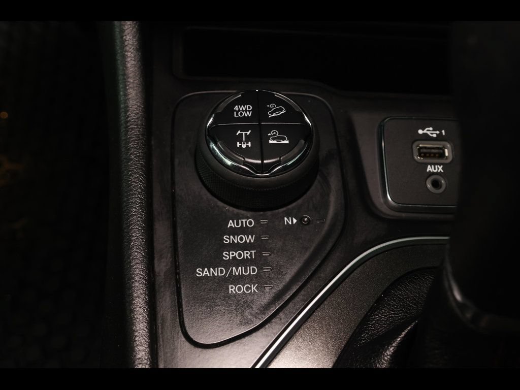Used 2021 Jeep Cherokee Trailhawk w/ Sun, Sound & Nav Group AWD/4WD image 14
