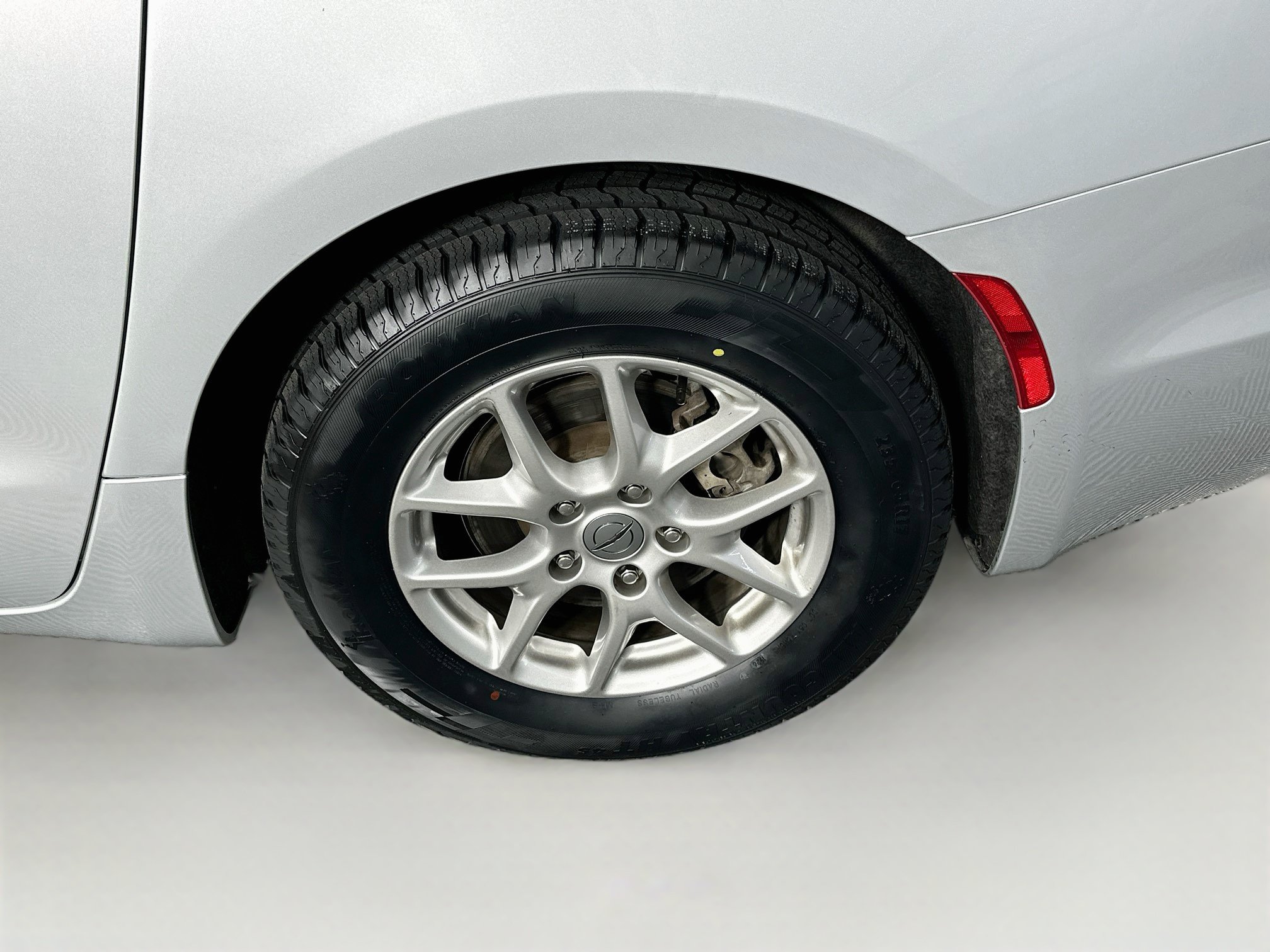 Used 2024 Chrysler Pacifica Touring-L FWD image 11
