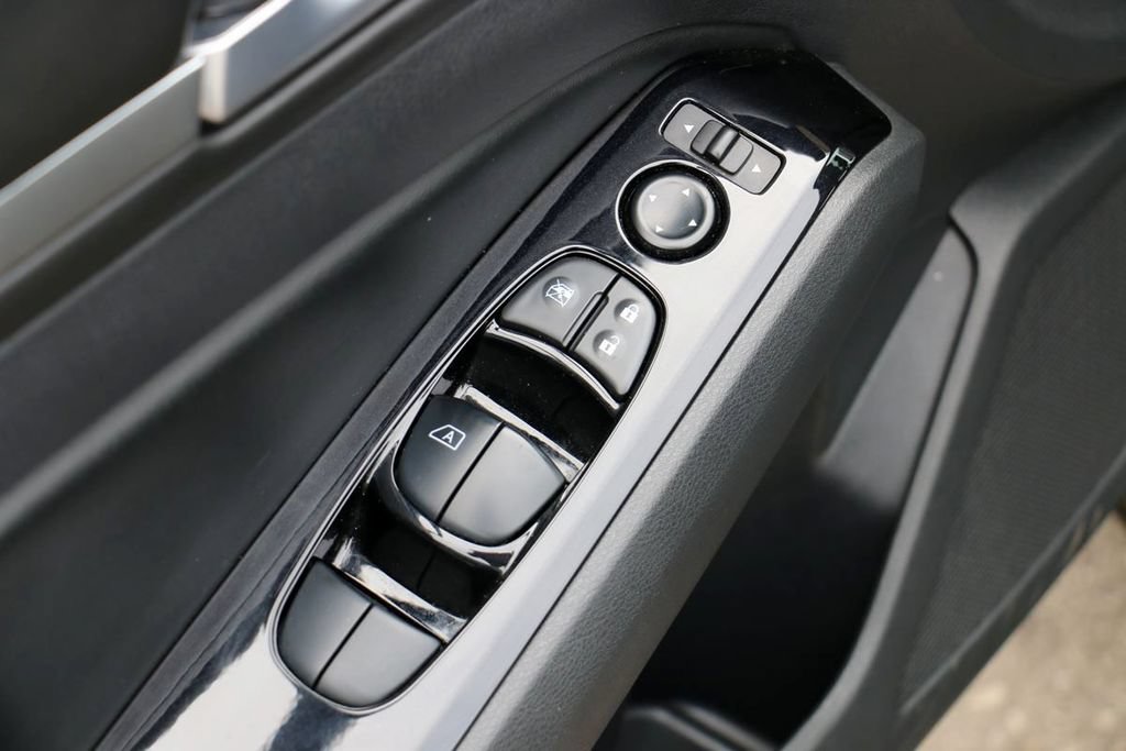 Used 2024 Nissan Altima 2.5 SR FWD image 16