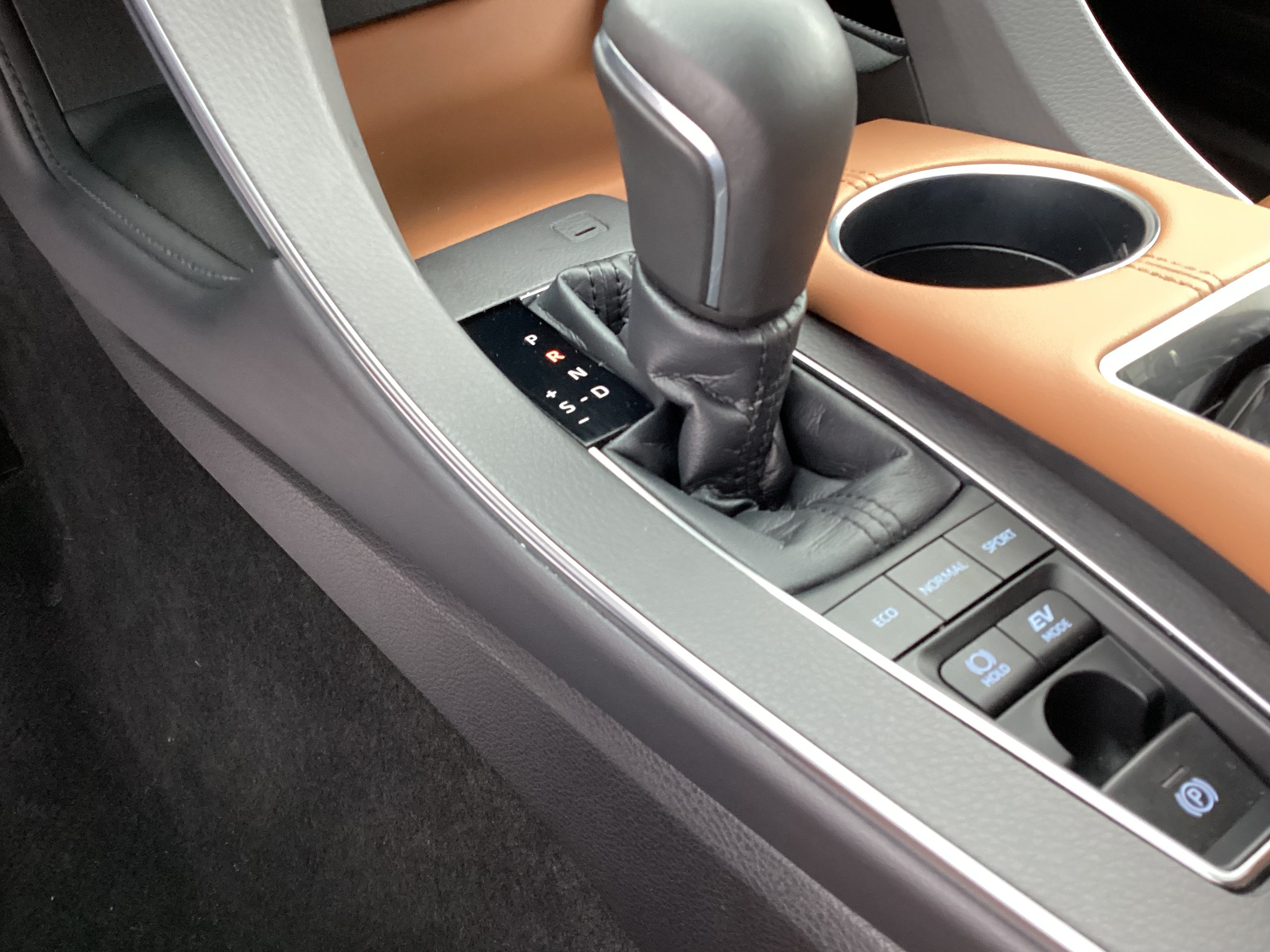 Certified 2019 Toyota Avalon Limited w/ All Weather Liner Package FWD image 16