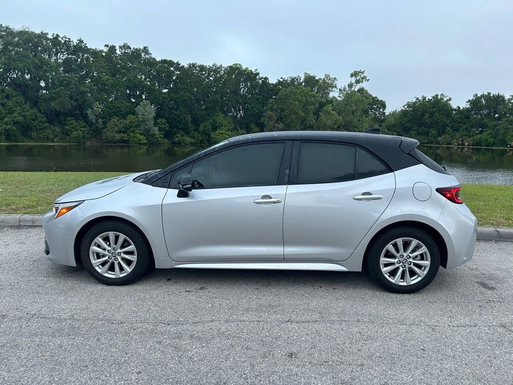 Used 2025 Toyota Corolla SE FWD image 2