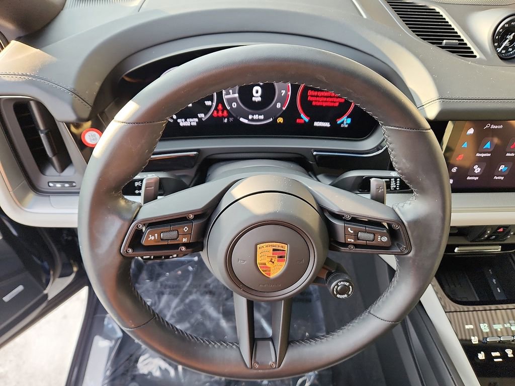 Certified 2025 Porsche Cayenne Coupe image 18