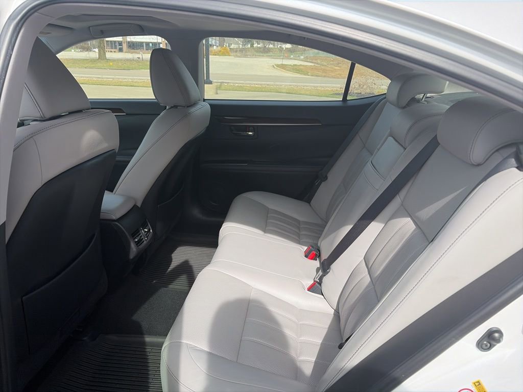 Used 2017 Lexus ES 350 image 5