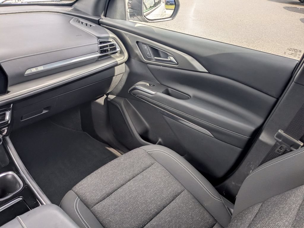 Used 2024 Chevrolet Traverse LS AWD/4WD image 23