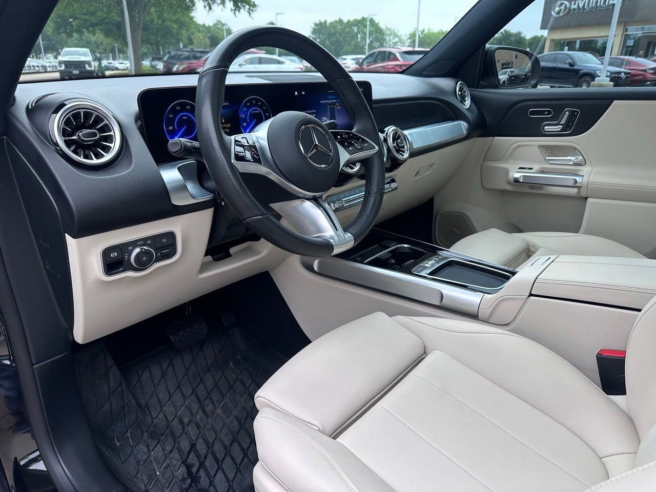 Used 2025 Mercedes-Benz EQB 250+ image 22