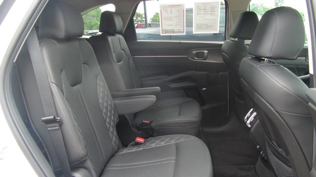 Used 2023 Kia Sorento SX AWD/4WD image 10
