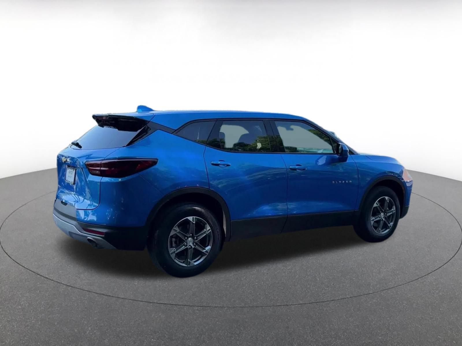 Used 2025 Chevrolet Blazer LT FWD image 12