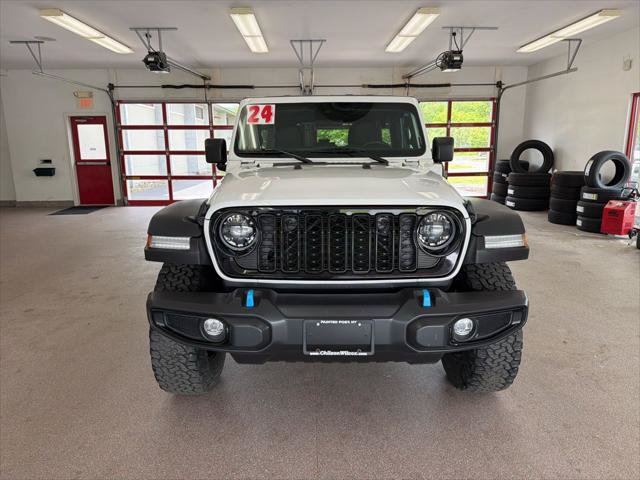 Used 2024 Jeep Wrangler Unlimited AWD/4WD image 2