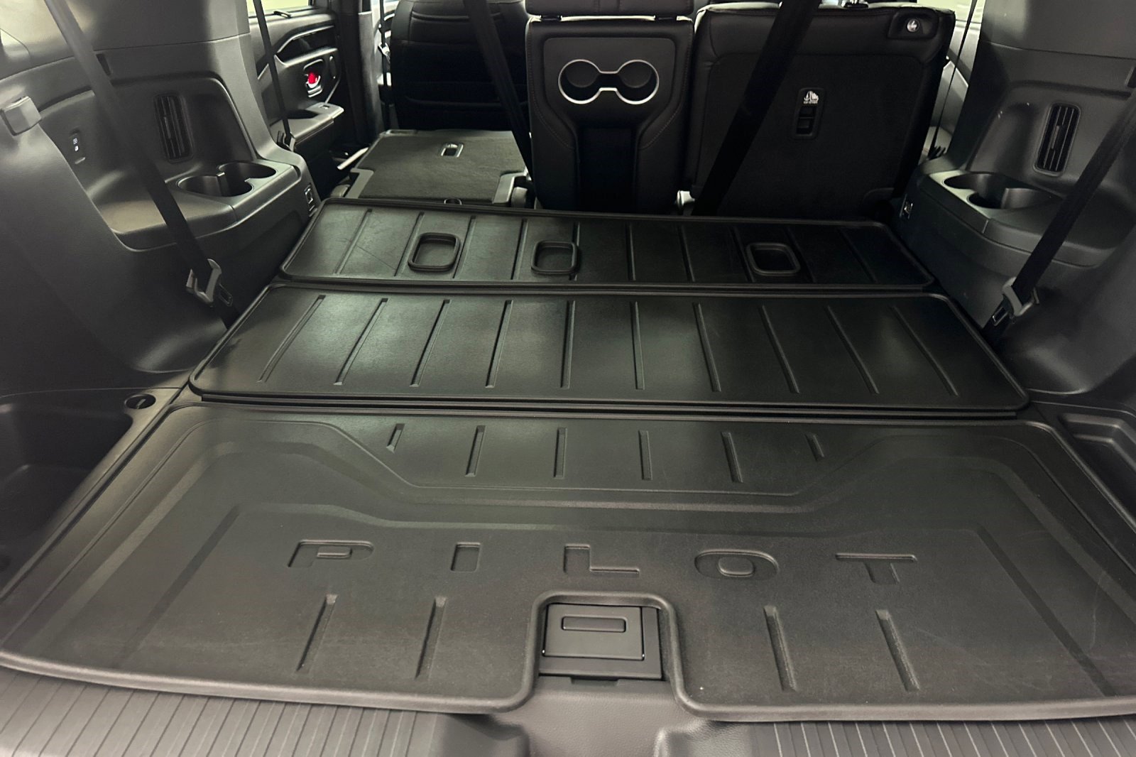 Used 2025 Honda Pilot Black Edition image 35