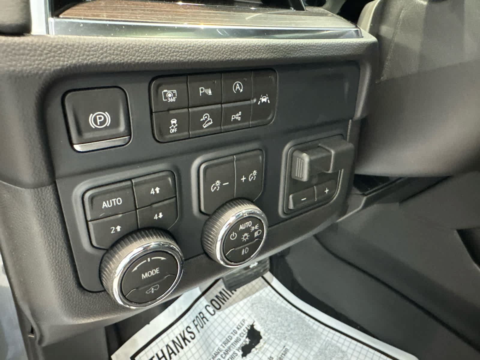 New 2026 Chevrolet Suburban Z71 w/ Z71 Off-Road Package AWD/4WD image 24