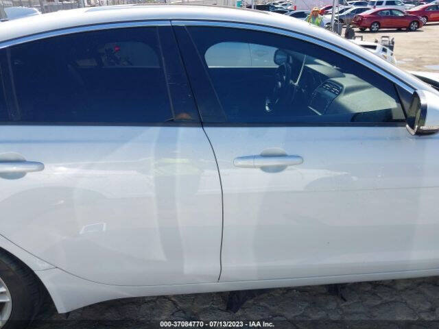 Used 2017 Jaguar XE Premium RWD image 17