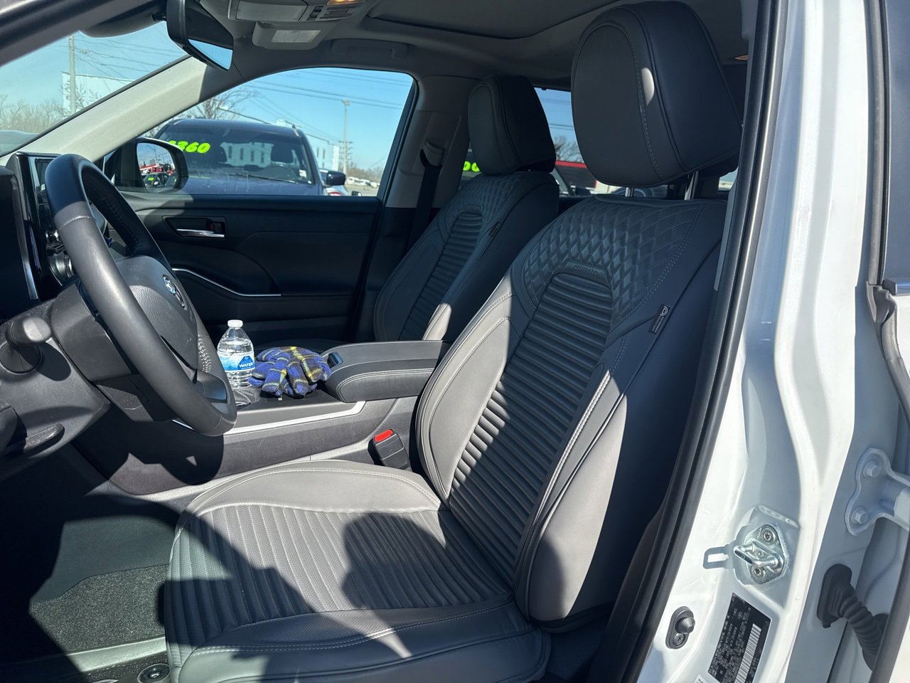 Used 2024 Toyota Highlander XLE image 8