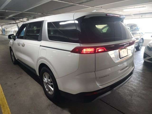 Used 2023 Kia Carnival LX FWD image 3