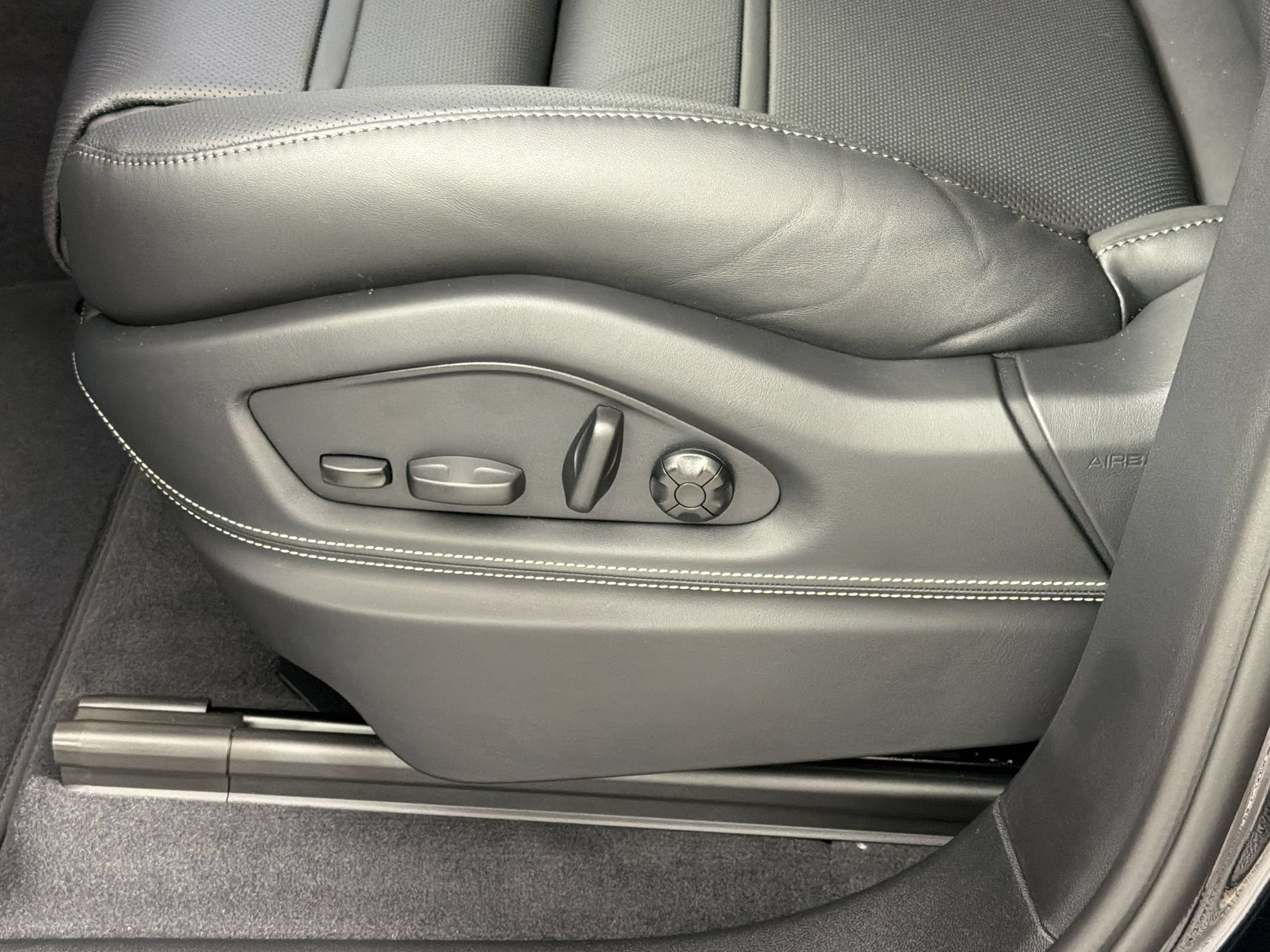New 2026 Porsche Cayenne Turbo AWD/4WD image 16