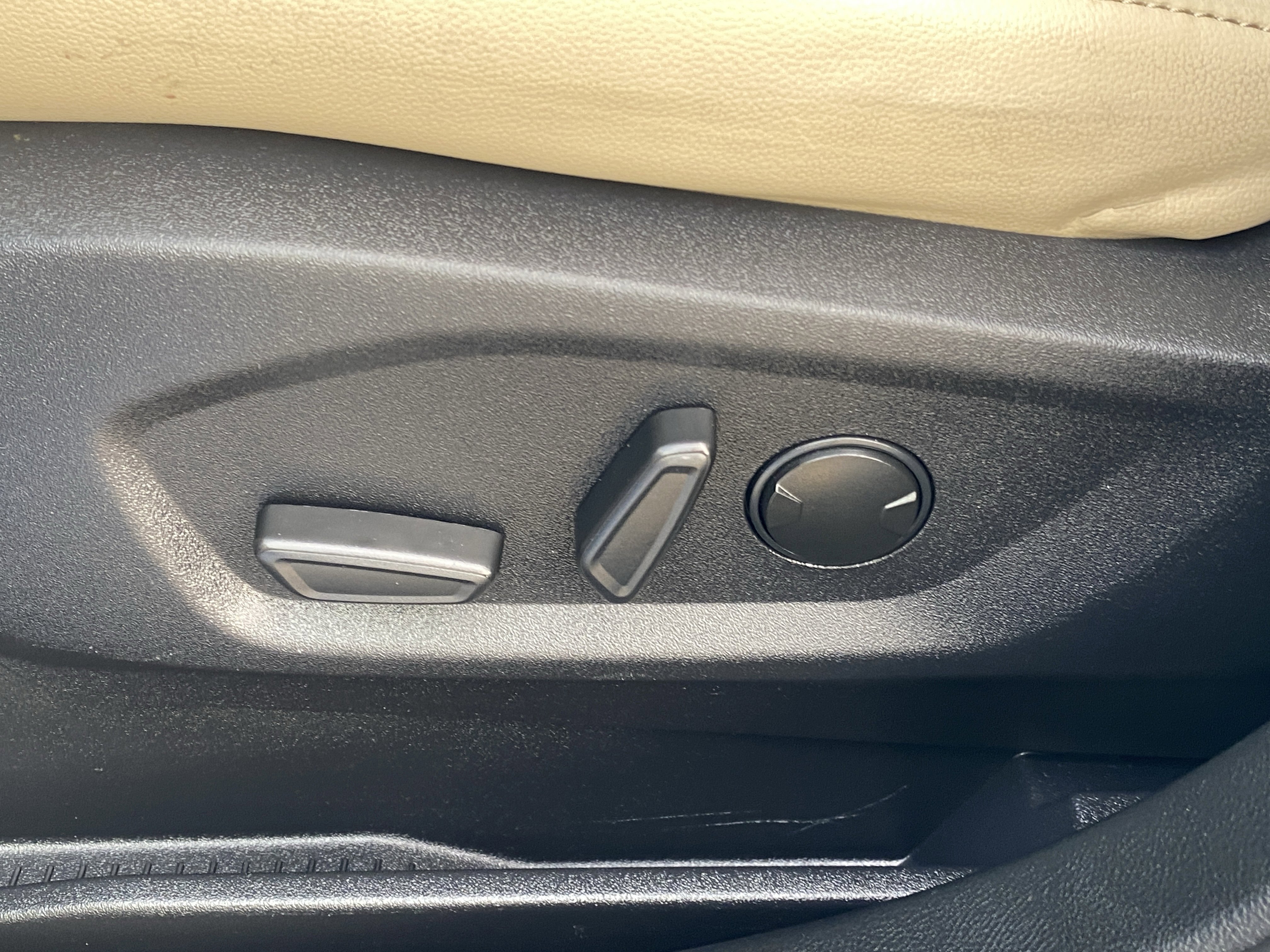 Used 2024 Ford Edge SEL image 16