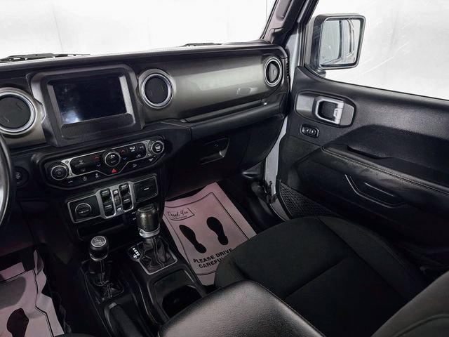 Used 2018 Jeep Wrangler Unlimited Sahara w/ Dual Top Group AWD/4WD image 23