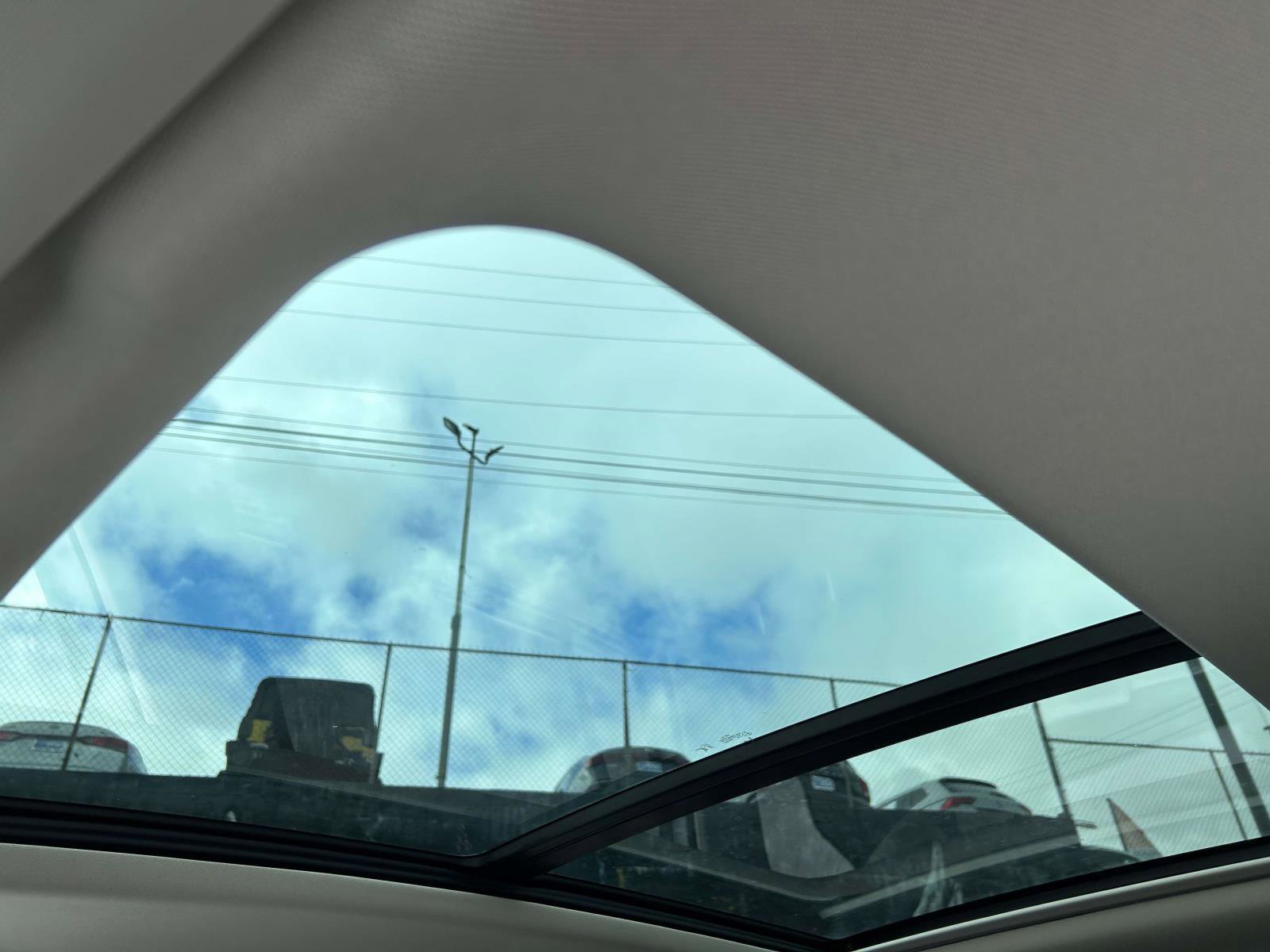 Used 2025 Volkswagen Atlas SEL image 11