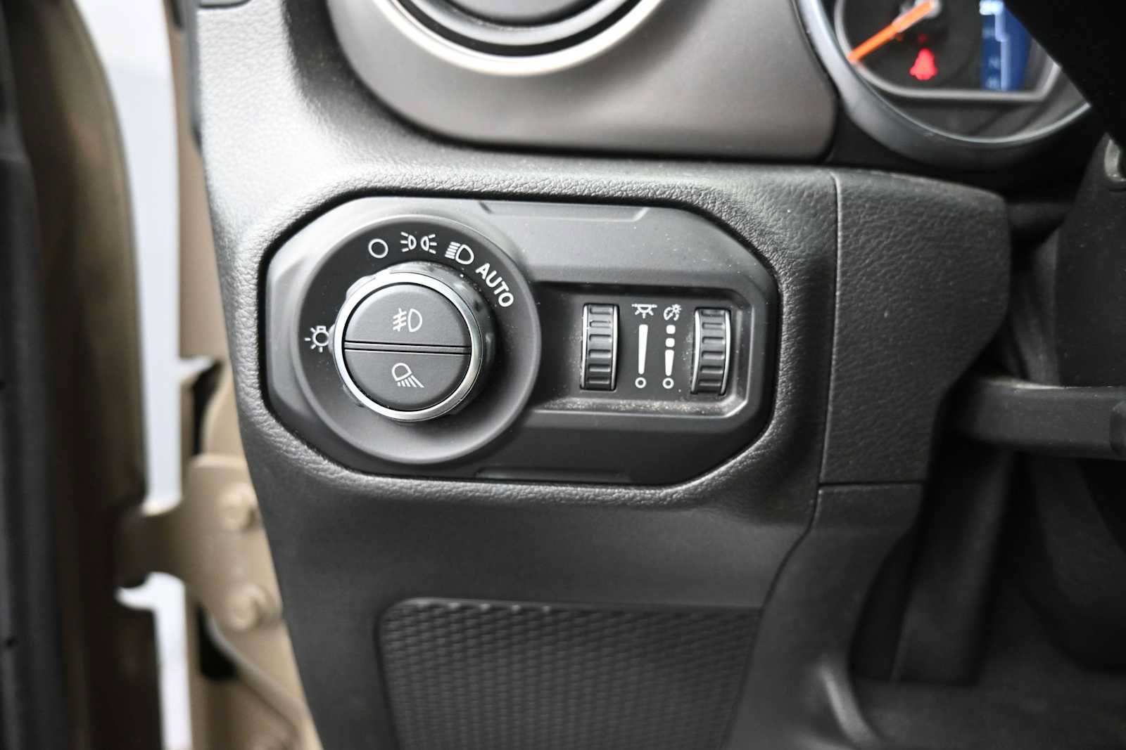 Used 2020 Jeep Gladiator Sport w/ Quick Order Package 24S AWD/4WD image 9