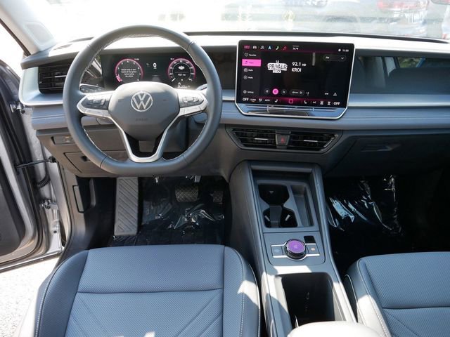 New 2025 Volkswagen Tiguan SE image 9