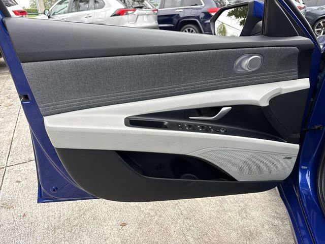 Used 2023 Hyundai Elantra Limited FWD image 13