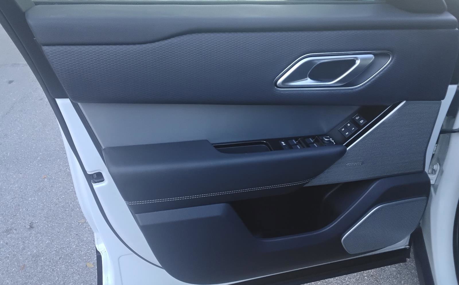 Used 2021 Land Rover Range Rover Velar R-Dynamic S image 15