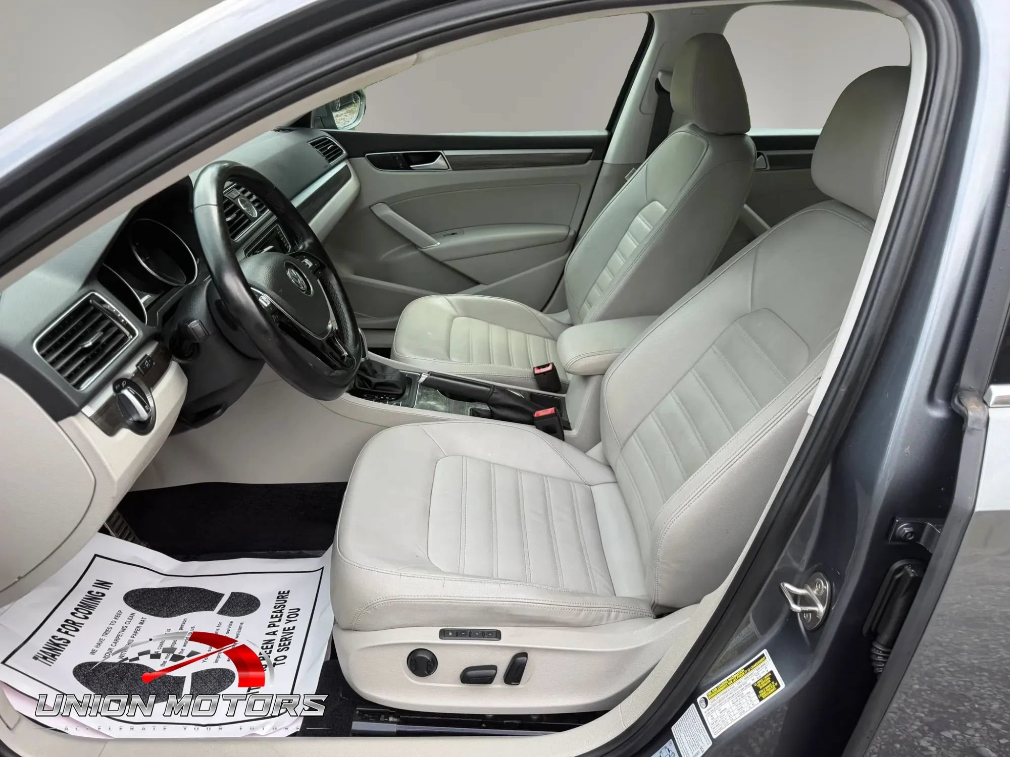 Used 2016 Volkswagen Passat 3.6 SEL Premium FWD image 17