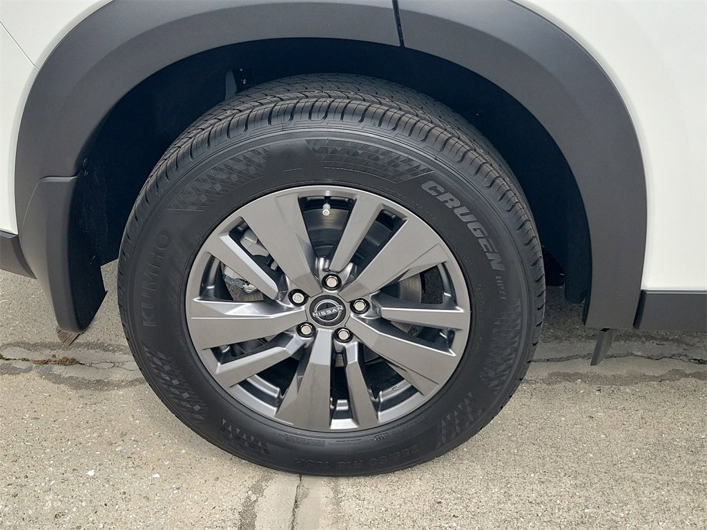 New 2025 Nissan Pathfinder SV image 3