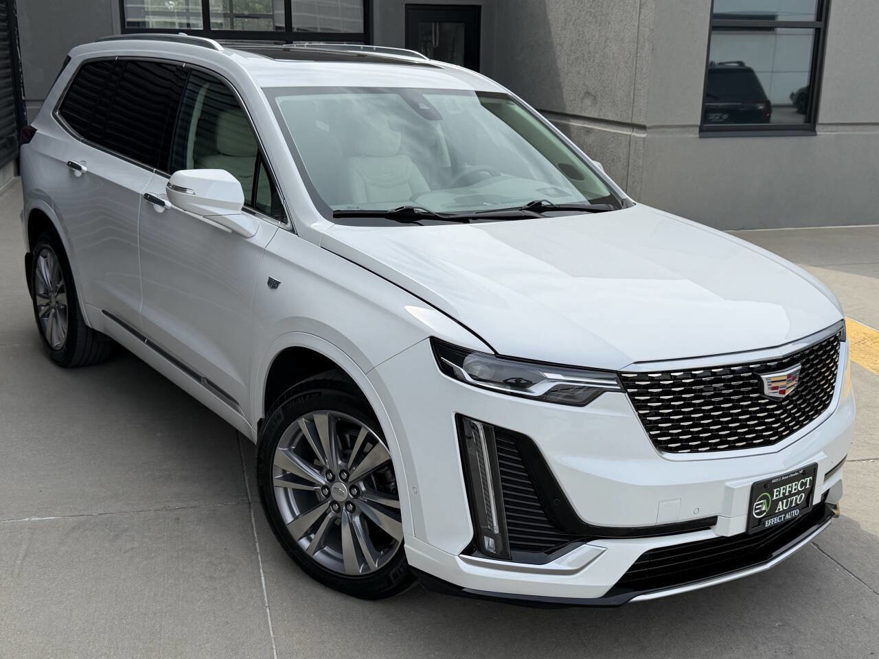 Used 2024 Cadillac XT6 Premium Luxury w/ Technology Package AWD/4WD image 6