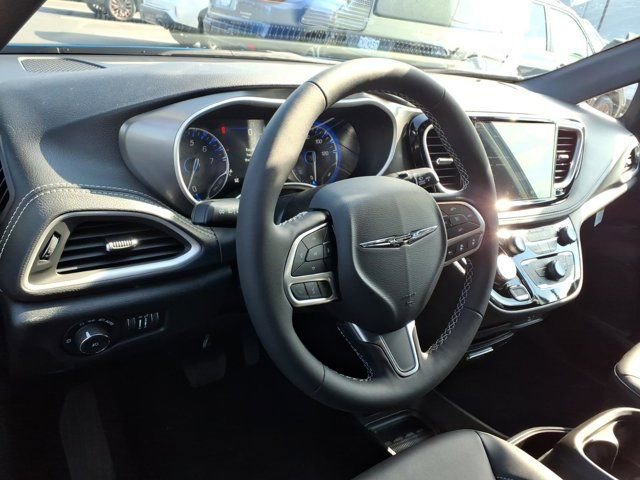 New 2026 Chrysler Pacifica Select FWD image 6